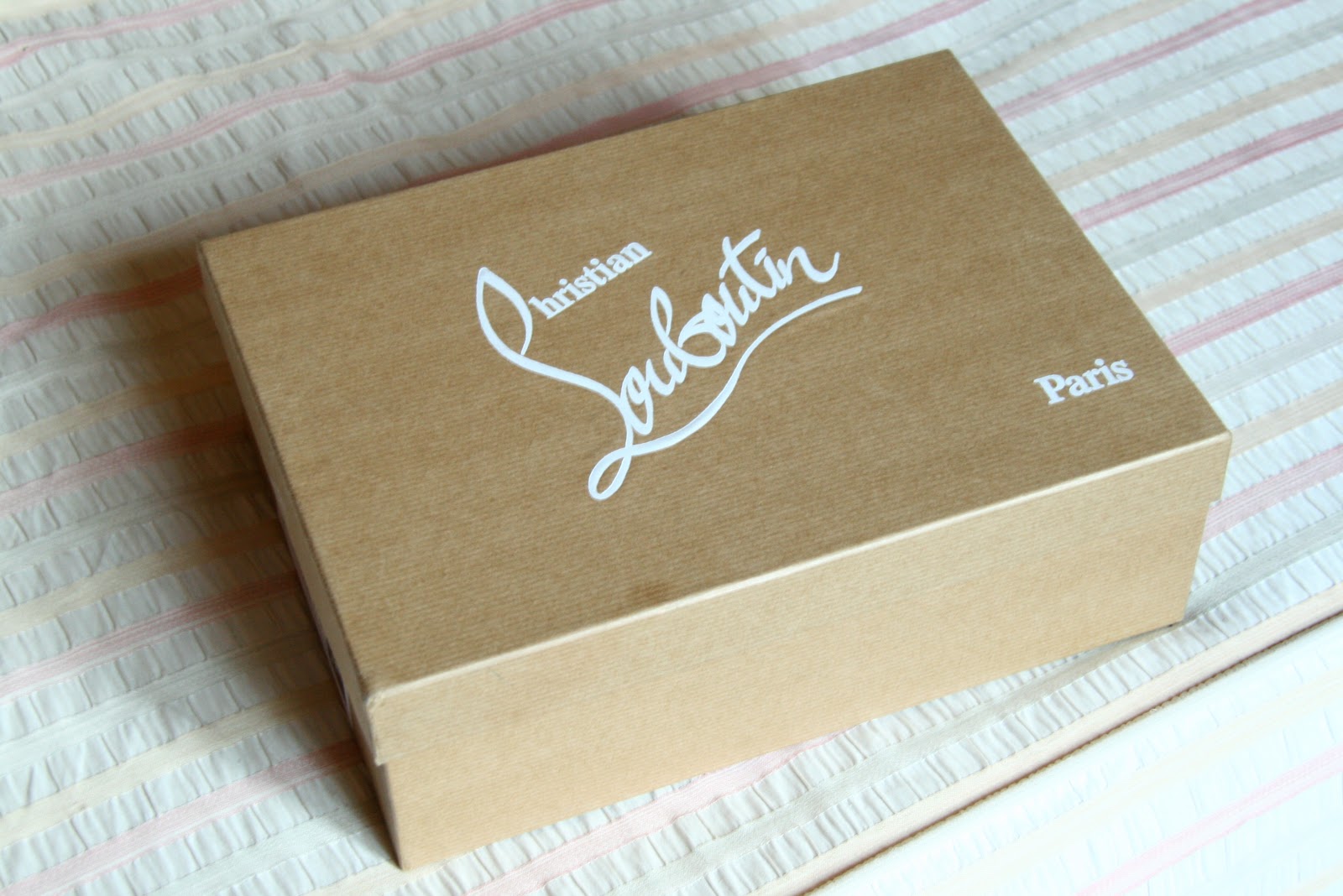 boite a chaussure geante louboutin boite a chaussure geante louboutin